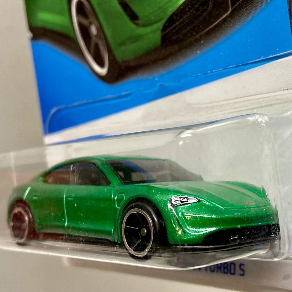 Hot Wheels Porsche Taycan Turbo S 149/250 Factory Fresh 4/5‎ Green Die-cast 1:64